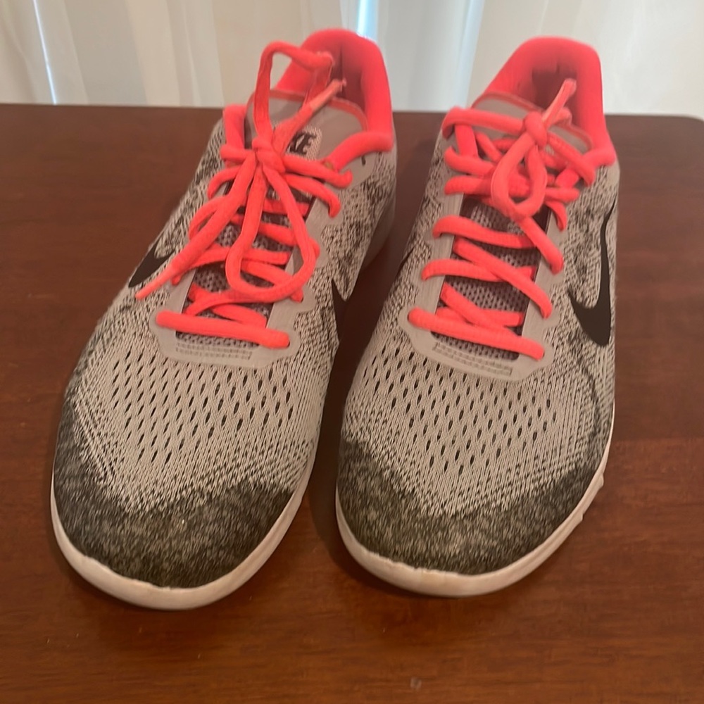 Grey/Black with Pink Laces NIKE Sneakers, size 6.5Y